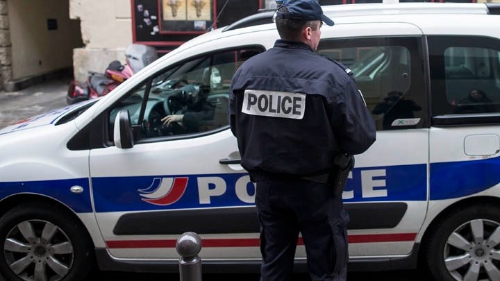  Υπέκυψε ο άνδρας που απειλούσε με μαχαίρι αστυνομικούς στο Παρίσι