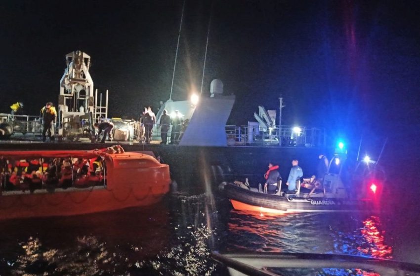  Δραματικές εξελίξεις στο Euroferry Olympia – 12 οι αγνοούμενοι στο φλεγόμενο πλοίο – Διασωληνώθηκε ένας δασωθείς (vid)