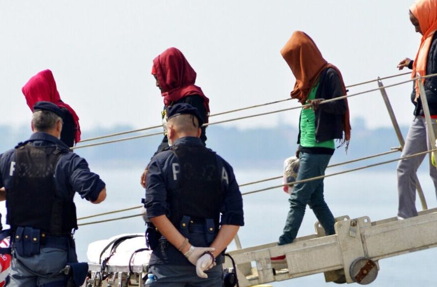  Βάρκα με 21 μετανάστες εμβολίστηκε από λιβυκό αλιευτικό ανοιχτά της Ιταλίας – Αναζητούνται τρεις άνθρωποι
