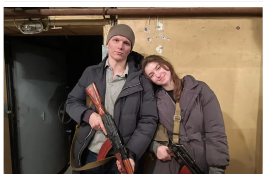  Ουκρανία: Viral ένα νεαρό ζευγάρι που πέρασε την πρώτη ημέρα του γάμου στα «χαρακώματα»