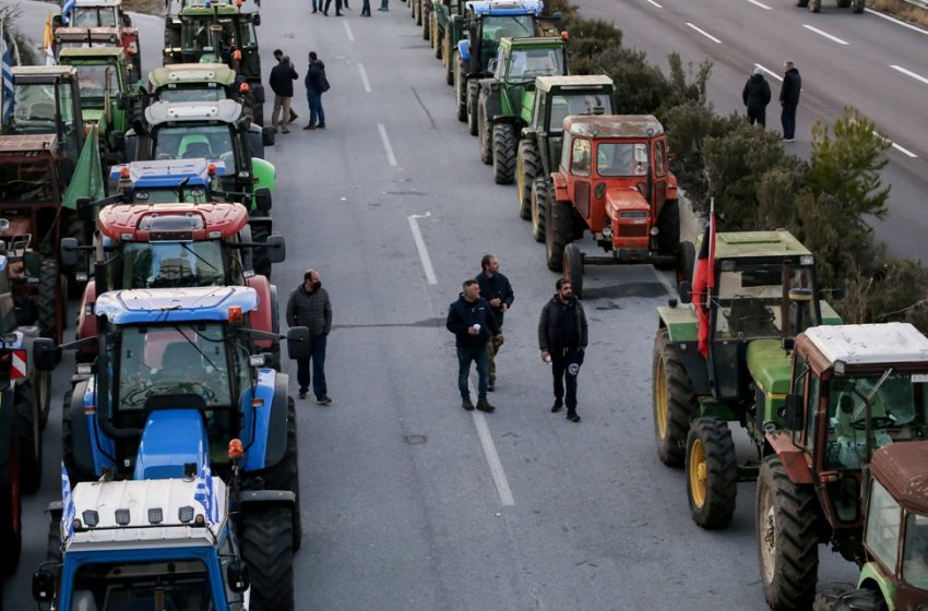  Θεσσαλία: Στήνουν μπλόκα οι αγρότες