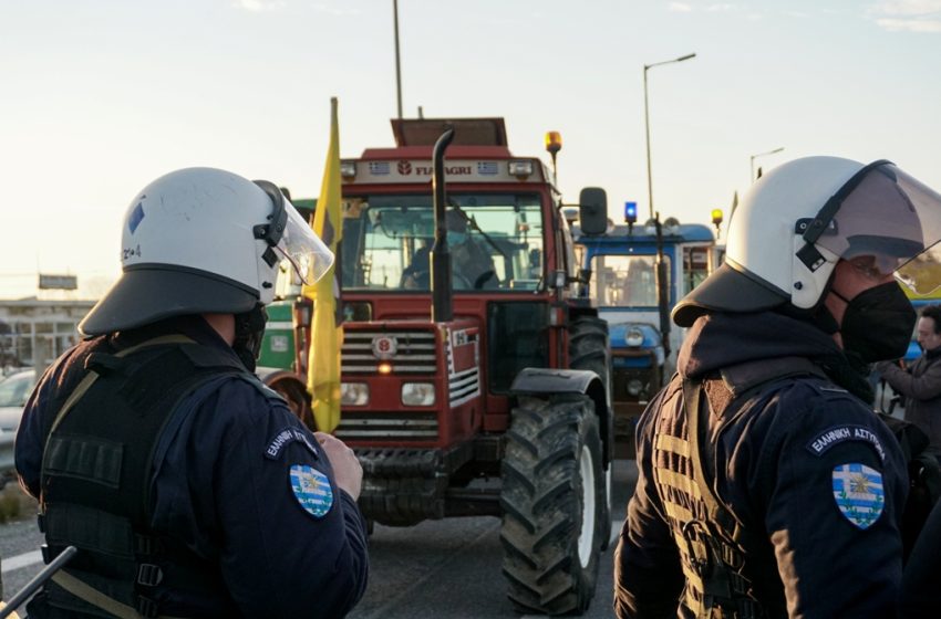 Κλείνουν συμβολικά την Εθνική οδό οι αγρότες στη Νίκαια – Δεύτερο μπλόκο στην Λάρισας – Κοζάνης