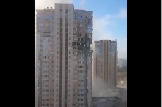  Κίεβο LIVE: Οι Ρώσοι βομβάρδισαν πολυκατοικία – Συγκλονιστικό βίντεο – Δεν αναφέρθηκαν θύματα (vid)