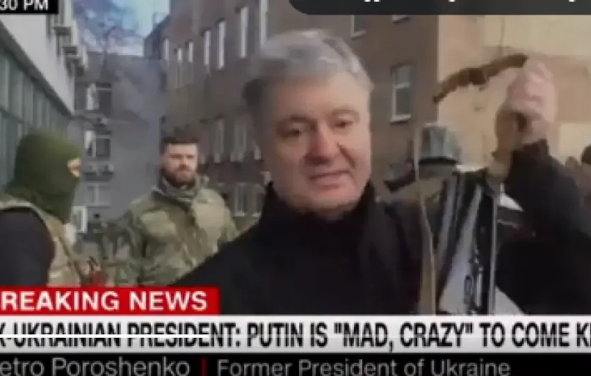  Ουκρανία: “Ο Πούτιν είναι τρελός” λέει ο Ποροσένκο με καλάσνικοφ στα χέρια