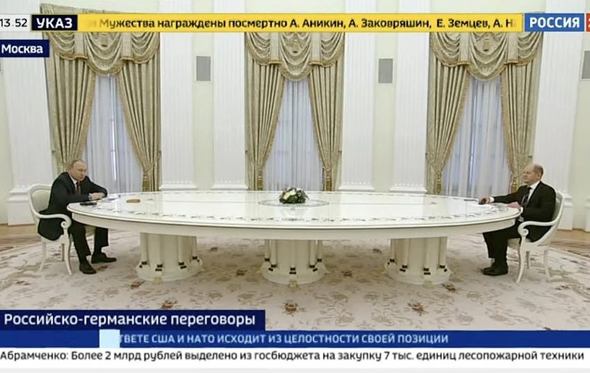  Συνάντηση Πούτιν – Σολτς για την Ουκρανία σε απόσταση 6 μέτρων…