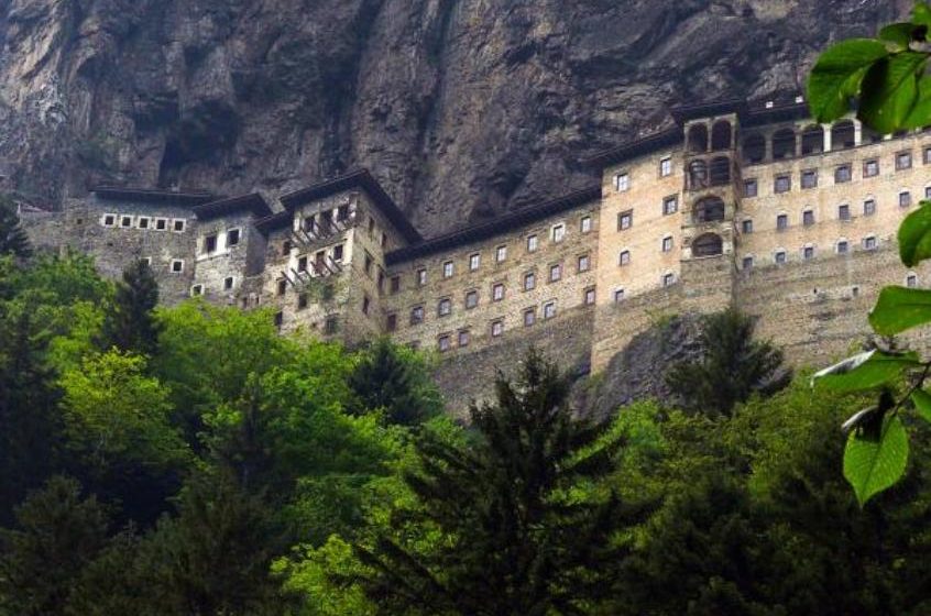  Παναγία Σουμελά: Μετέτρεψαν σε ντίσκο το ιστορικό μοναστήρι