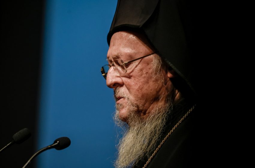  Στα Τέμπη ο Οικουμενικός Πατριάρχης – Τέλεσε τρισάγιο στη μνήμη των θυμάτων