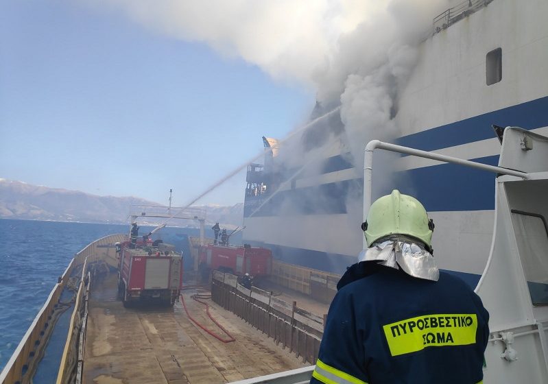  Τραγωδία στο Euroferry Olympia – Εντοπίστηκε νεκρός άνδρας στο φλεγόμενο πλοίο