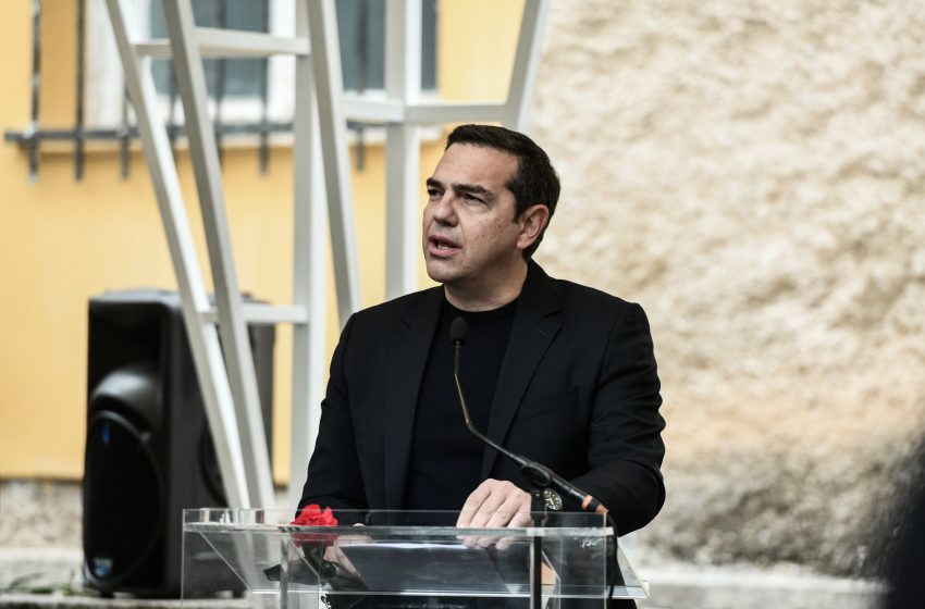  Ψήφισε για την εκλογή συνέδρων ενόψει του 3ου Συνεδρίου του ΣΥΡΙΖΑ-ΠΣ ο Αλέξης Τσίπρας