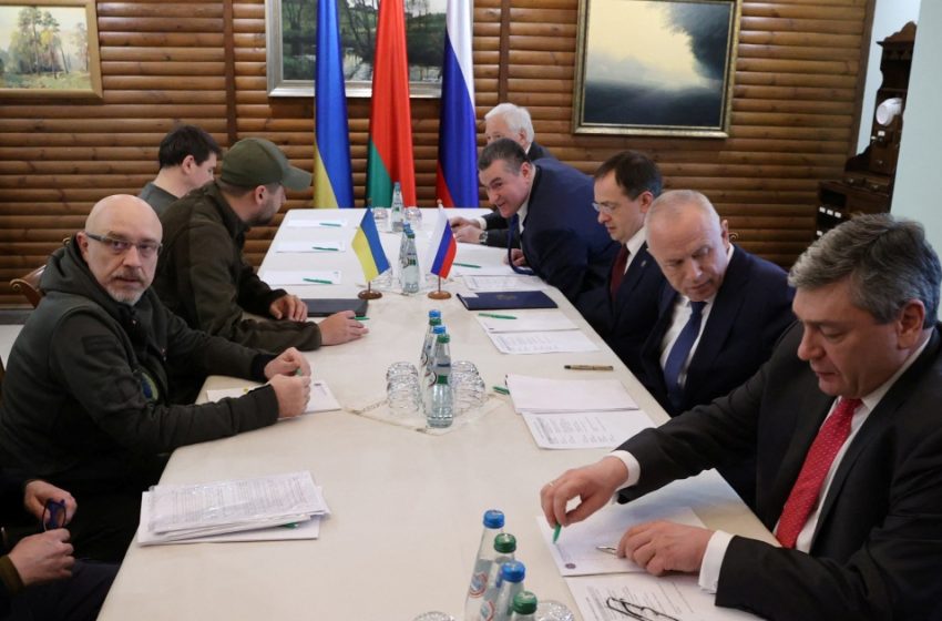  Διαπραγματεύσεις Μόσχας – Κιέβου – Συμφωνία για ανθρωπιστικούς διαδρόμους για εκκένωση αμάχων – Τρίτος γύρος συνομιλιών