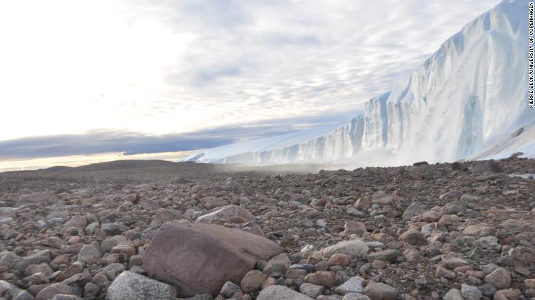  Γροιλανδία: Ανακαλύφθηκε τεράστιος κρατήρας από πτώση μετεωρίτη- Θα μπορούσε να “καταπιεί” την Ουάσιγκτον