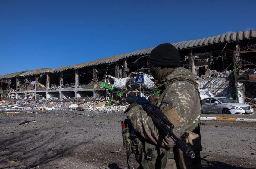 Ουκρανία: Οι Ρώσοι βομβαρδίζουν τη Μαριούπολη από την Αζοφική Θάλασσα – Μάχες σώμα με σώμα