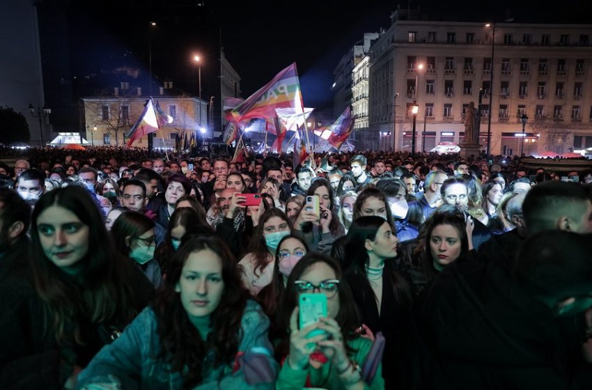  Πλήθος κόσμου στη συναυλία για την ειρήνη – Χιλιάδες πολίτες είπαν όχι στον πόλεμο