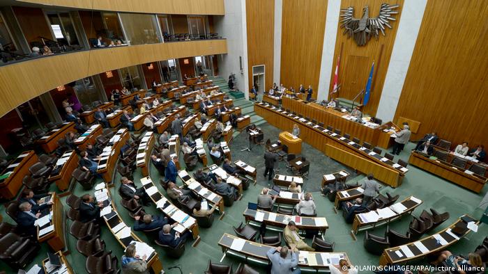  DW: Εξεταστική επιτροπή στην Αυστριακή Βουλή για το “Σύστημα Κουρτς”