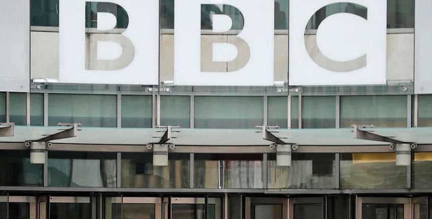  Σκάνδαλο στο BBC: Παρουσιαστής φέρεται πως έδινε χρήματα σε ανήλικο για γυμνές φωτογραφίες