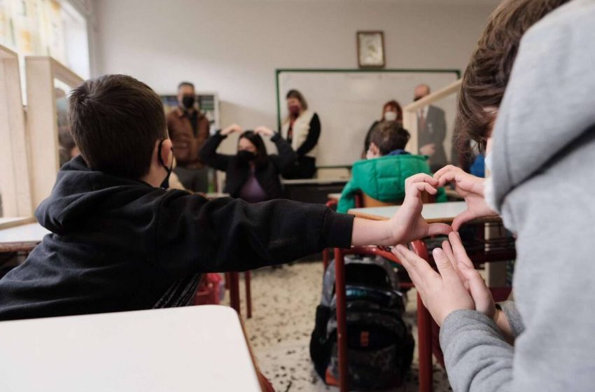  Σε σχολεία της Ραφήνας οι πρώτοι μαθητές-πρόσφυγες από την Ουκρανία