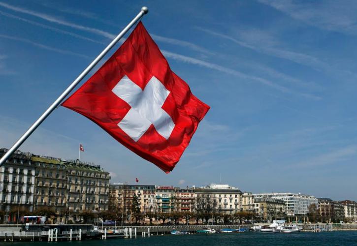  Η Ελβετία υιοθετεί τις κυρώσεις της ΕΕ στα προϊόντα πολυτελείας