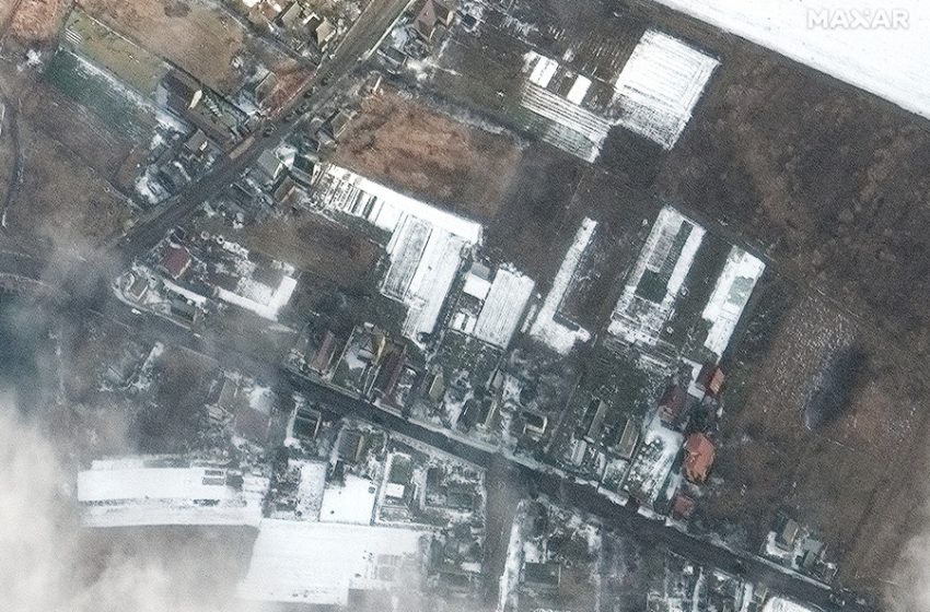  Νέες δορυφορικές εικόνες: Κινείται η ρωσική φάλαγγα, βρίσκεται λίγα χλμ από το Κίεβο – Όλα δείχνουν σφοδρή και ευρείας κλίμακας επίθεση