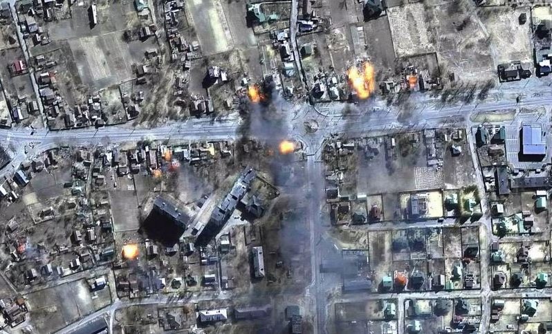  Φρικτές εικόνες καταστροφής – Χτυπήθηκε πάλι πολυκατοικία στο Κίεβο – Εντείνονται οι διπλωματικές προσπάθειες, κορυφώνεται η ανθρωπιστική κρίση