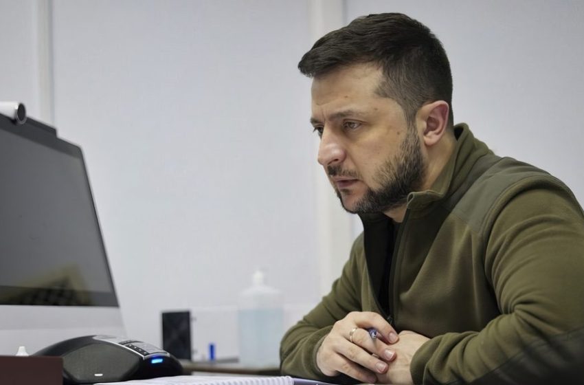  Ζελένσκι στη Σύνοδο του ΝΑΤΟ: Ζήτησε στρατιωτική βοήθεια χωρίς περιορισμούς – “Η Ρωσία χρησιμοποιεί βόμβες φωσφόρου στην Ουκρανία”