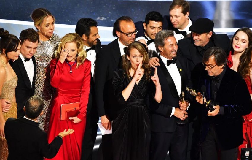  Μεγάλη ανατροπή στα ΟΣΚΑΡ – To CODA η καλύτερη ταινία – Αναλυτικά οι μεγάλοι νικητές και τα βραβεία