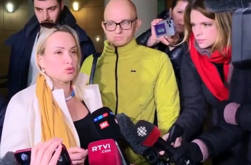  Ελεύθερη η Μαρίνα Οβσιάνικοβα – Πρόστιμο για το αντιπολεμικό πλακάτ στο δελτίο ειδήσεων