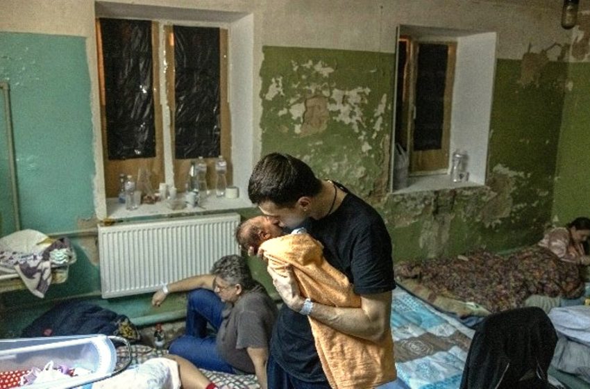  Ουκρανία: 17 τραυματίες από τη ρωσική αεροπορική επιδρομή στο νοσοκομείο παίδων στη Μαριούπολη