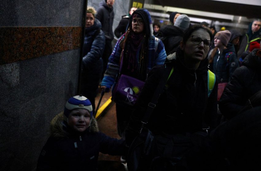  Ουκρανία: Στιγμές απόγνωσης στο σταθμό τρένων στο Κίεβο