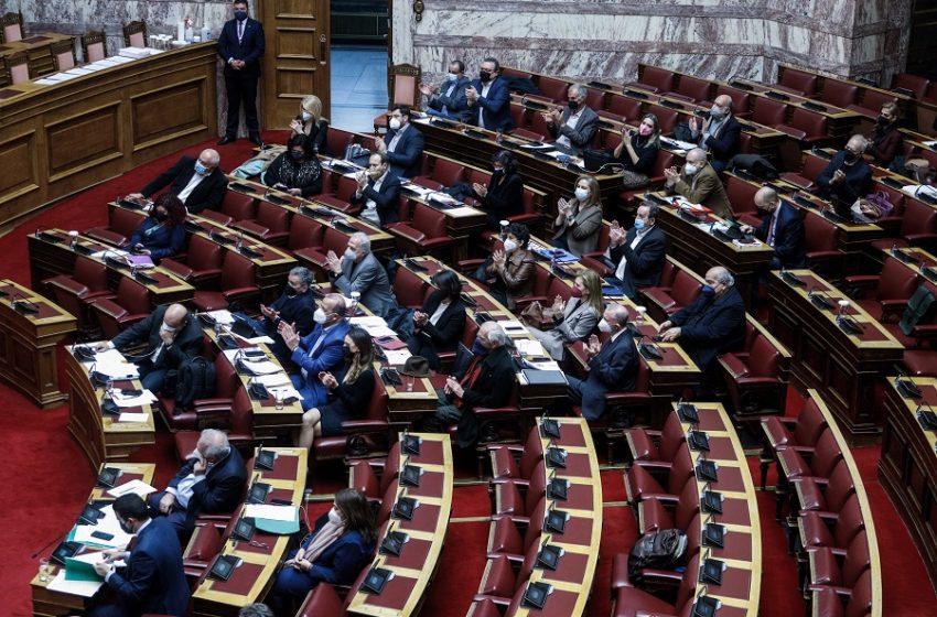 Βουλή: Ψηφίστηκαν η δωρεά του Ιδρύματος Σταύρος Νιάρχος και οι παρατάσεις των μέτρων για την πανδημία