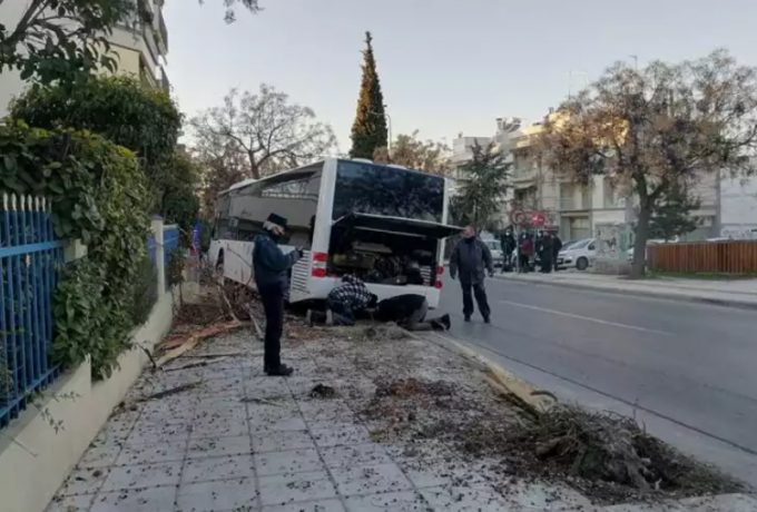  Σοβαρό τροχαίο στη Θεσσαλονίκη με έναν τραυματία