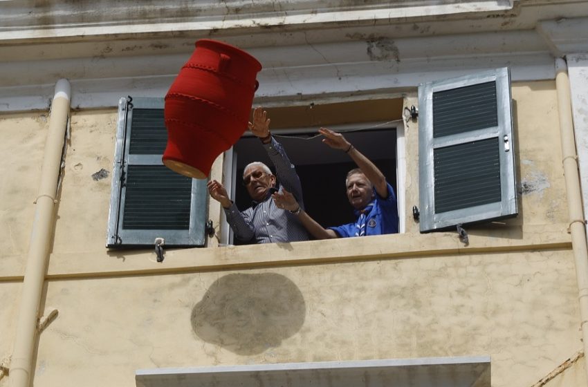  Κέρκυρα: Έσπασαν τους “μπότηδες” στην πρώτη Ανάσταση (video)