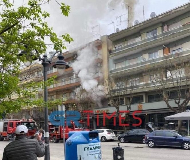  Θεσσαλονίκη: Φωτιά σε πολυκατοικία – Συναγερμός στην πυροσβεστική