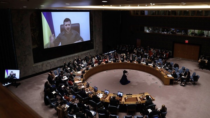  Το βίντεο της φρίκης που έδειξε ο Ζελένσκι στον ΟΗΕ – “Οι Ρώσοι σκοτώνουν, βιάζουν, βασανίζουν – Δεν διαφέρουν σε τίποτα από τον ISIS” (vid)