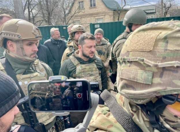  Ο Ζελένσκι επισκέφθηκε στρατιώτες της πρώτης γραμμής που μάχονται στο Χάρκοβο
