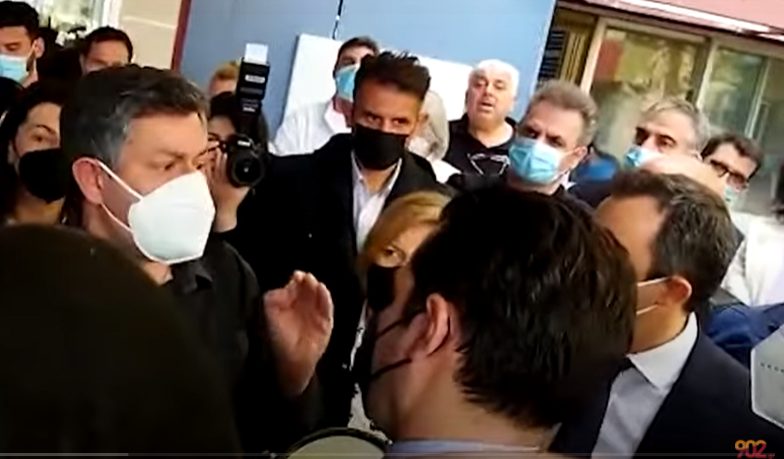 Αποδοκιμασίες στον Πλεύρη από εργαζόμενους στο Θριάσιο (vid)