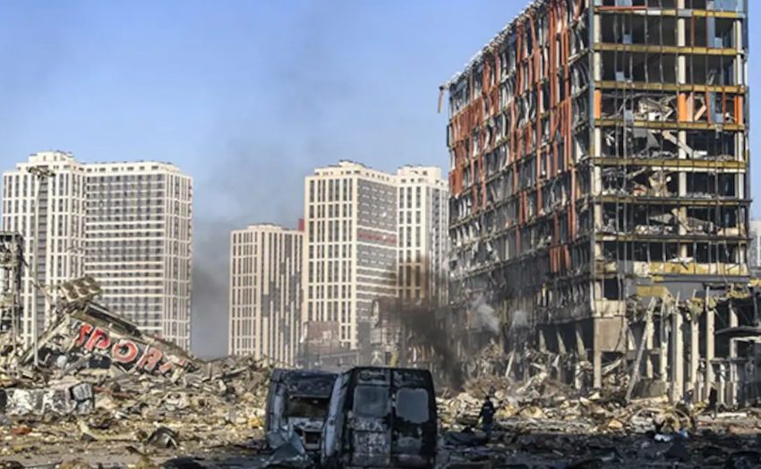  Οι ρωσικές δυνάμεις σφυροκοπούν την Οδησσό – Εικόνες φρίκης στις πόλεις που εγκαταλείπουν – Καταστροφή και πτώματα στους δρόμους μεταδίδουν ξένοι ανταποκριτές