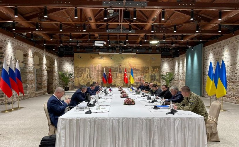  Μόσχα: Διαψεύδει ότι είναι κοντά η συνάντηση Πούτιν Ζελένσκι – Κίεβο: Οι Ρώσοι αποδέχθηκαν προφορικά τις βασικές ουκρανικές θέσεις