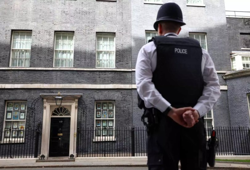  Αστυνομικός στην Βρετανία συνελήφθη πριν συναντήσει 13χρονη για σεξ – Είχε πάνω του προφυλακτικά και χάπια στύσης
