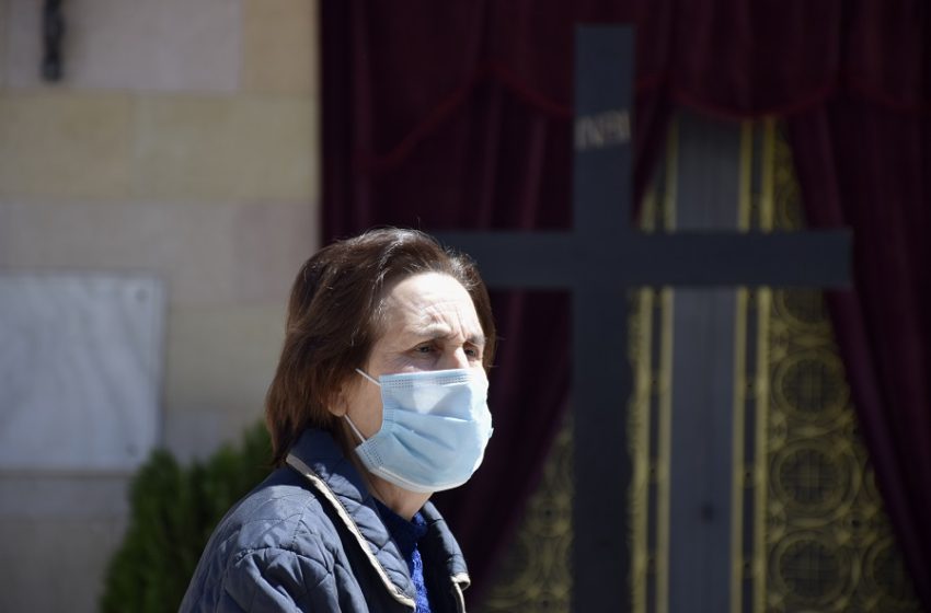  “Προσωπική εκτίμηση κινδύνου” – Η απαραίτητη συνοδεία της μάσκας σε εκκλησίες και χώρους συγχρωτισμού το Πάσχα και μετά
