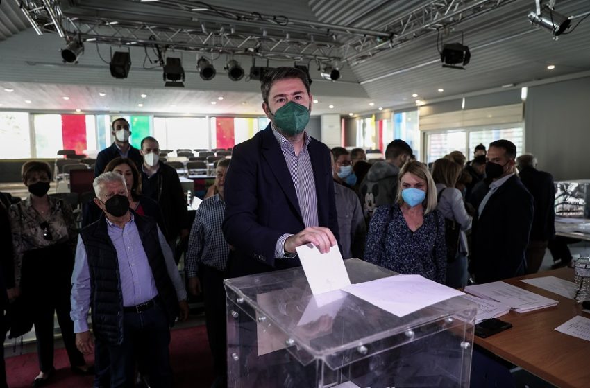  Ψήφισε ο Νίκος Ανδρουλάκης – Ικανοποιημένη η Χαριλάου Τρικούπη από τη συμμετοχή