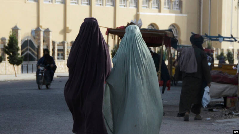 Αφγανιστάν: Τηλεπαρουσιάστριες αψηφούν την διαταγή να καλύπτουν τα πρόσωπά τους