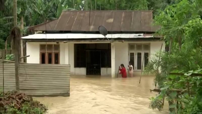  Δεκάδες νεκροί από πλημμύρες σε Ινδία και Μπαγκλαντές