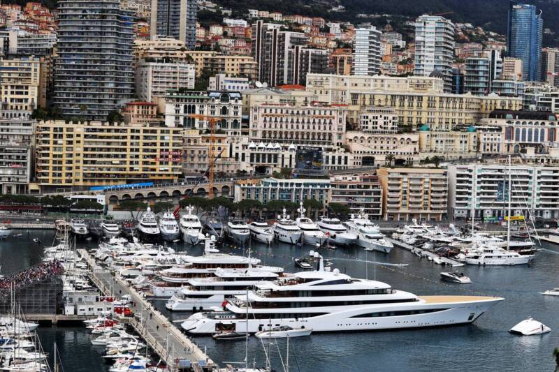  Μονακό: “Συνωστισμός” super yacht για το Grand Prix- Bloomberg: Η Ελλάδα πέρασε πρώτη στην παγκόσμια κατάταξη των πανάκριβων θαλαμηγών