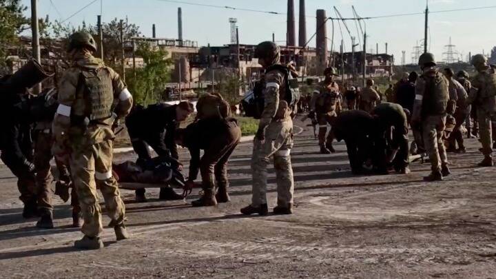  Azofstal: Ρώσοι αξιωματούχοι θα ανακρίνουν τους Ουκρανούς στρατιωτικούς που παραδόθηκαν