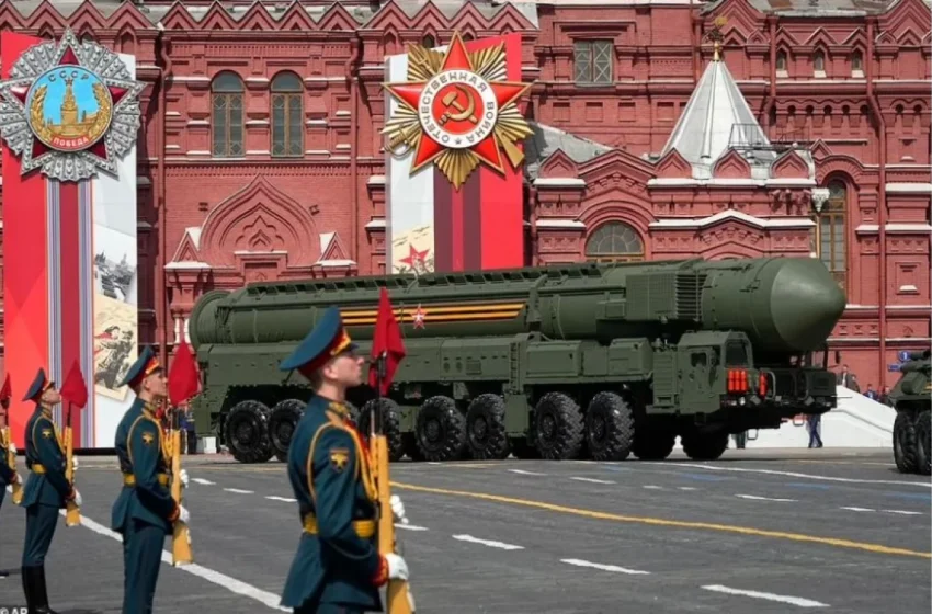  Πούτιν: Έβγαλε τα πυρηνικά για την μεγάλη παρέλαση