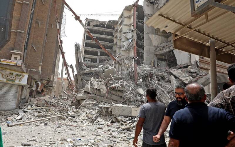  Ιράν: Κατέρρευσε δεκαόροφο κτήριο –  Νεκροί, τραυματίες και δεκάδες εγκλωβισμένοι