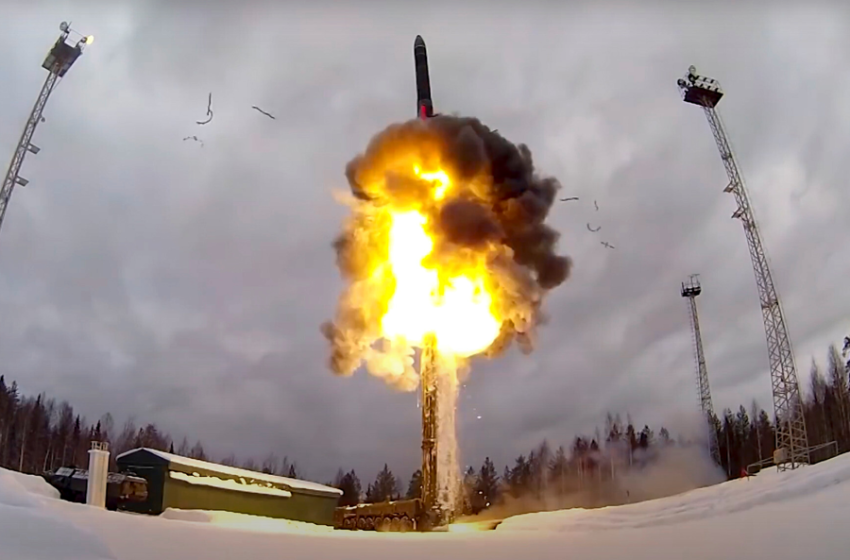  Guardian: Η Μόσχα έκανε προσομοίωση “ηλεκτρονικής εκτόξευσης” πυραύλων – Παγκόσμια ανησυχία για την κλιμάκωση
