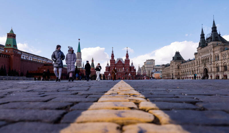  Economist: Η ρωσική οικονομία όχι μόνο δεν έχει καταρρεύσει αλλά αντέχει απέναντι στις κυρώσεις της Δύσης
