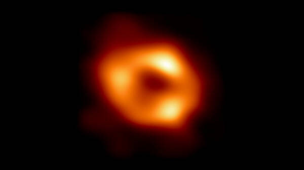  Η πρώτη εικόνα της μαύρης τρύπας του Γαλαξία – Ιστορική στιγμή για την αστρονομία