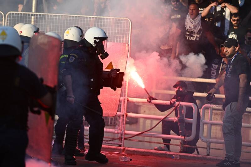  Τελικός Κυπέλλου: Μπαλάκι οι ευθύνες για τα επεισόδια – Το ΟΑΚΑ κατηγορεί την ΕΠΟ και ο ΠΑΟΚ την Αστυνομία – ΣΥΡΙΖΑ: Άφαντος ο  Αυγενάκης